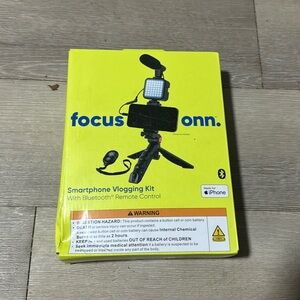 NEW Focus Onn Smartphone Vlogging Kit With Microphone And Light #291875